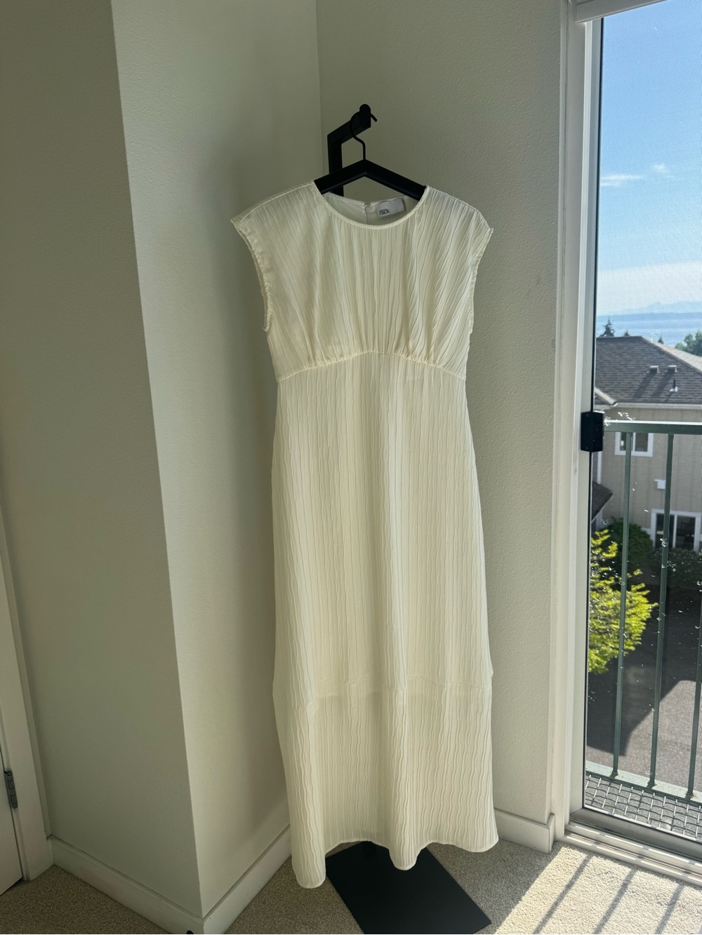 Elegant Cream Pleated Maxi Dress - Brand: